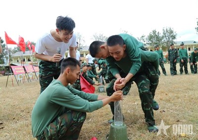 View - 	Ngày nghỉ cuối tuần ở Tiểu đoàn 303